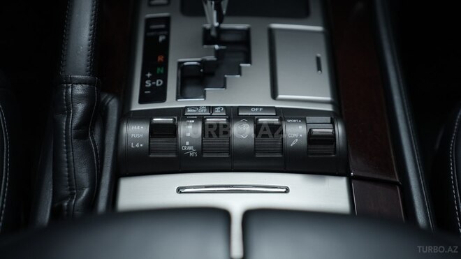 Lexus LX 570-14
