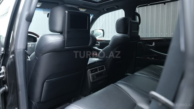 Lexus LX 570-17