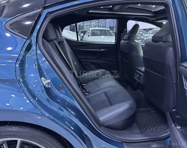 Toyota Camry-13