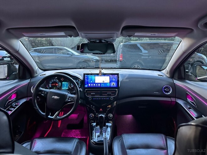 Chevrolet Cruze-17