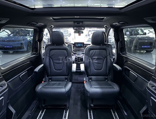 Mercedes EQV 300-14