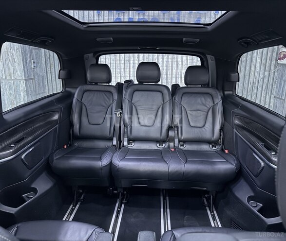 Mercedes EQV 300-16