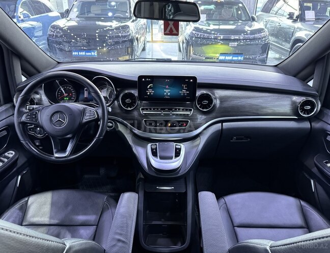 Mercedes EQV 300-8