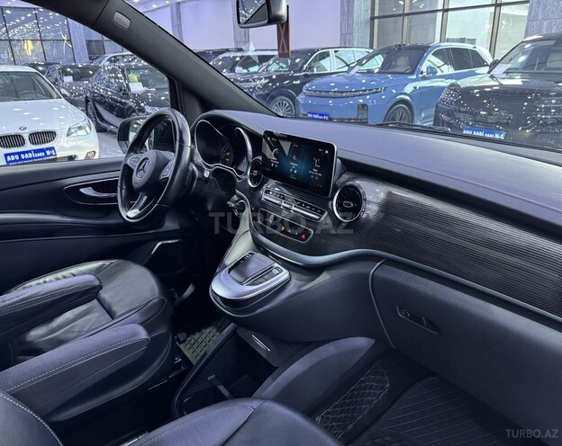 Mercedes EQV 300-10