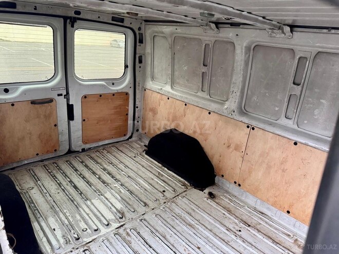Ford Transit-13