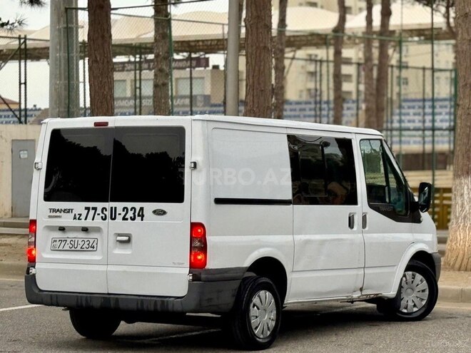Ford Transit-10