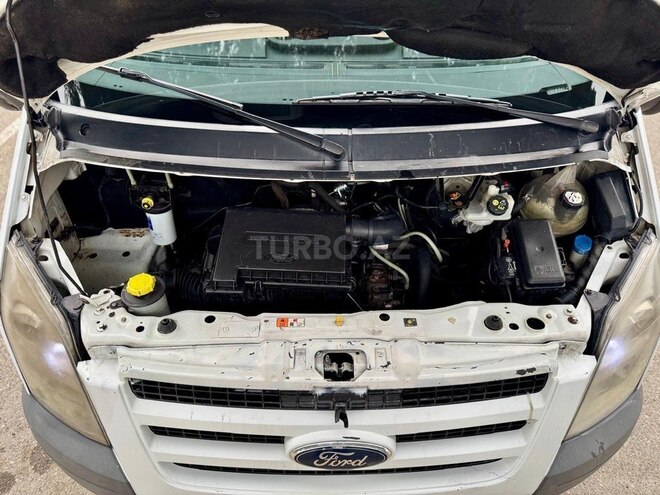 Ford Transit-16