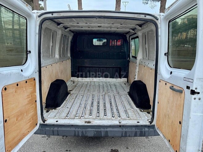 Ford Transit-12