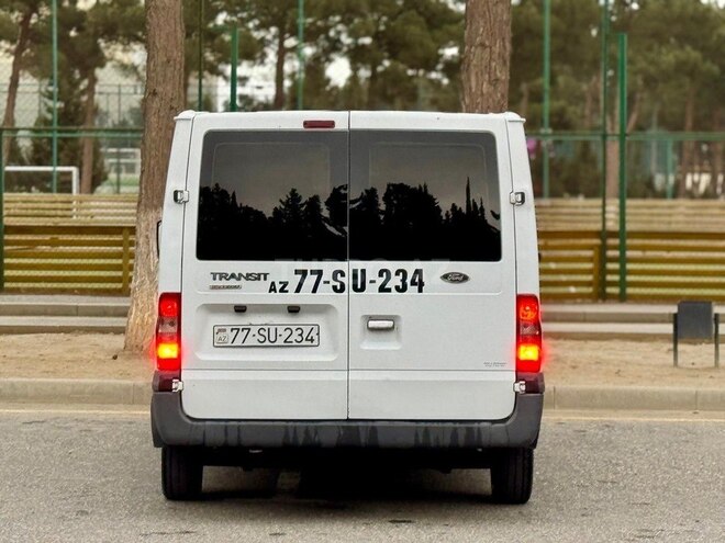 Ford Transit-9