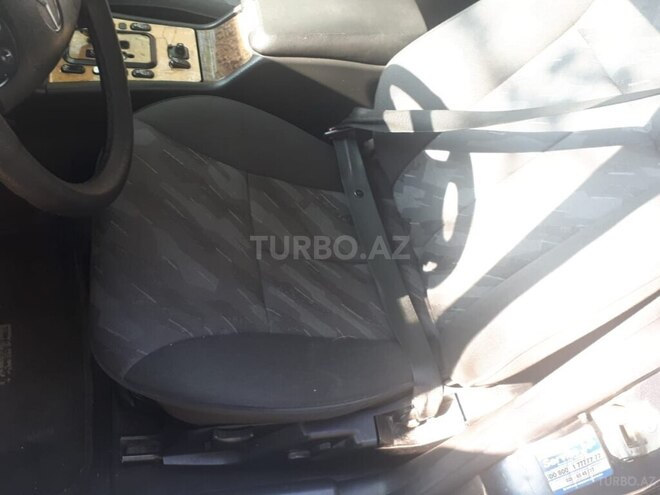 Mercedes E 270-6