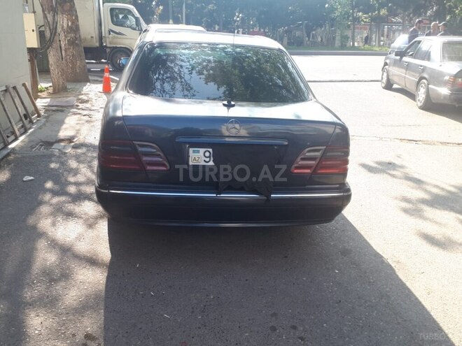 Mercedes E 270-3