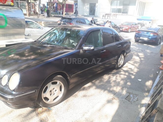 Mercedes E 270-5