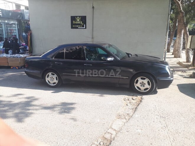 Mercedes E 270-2