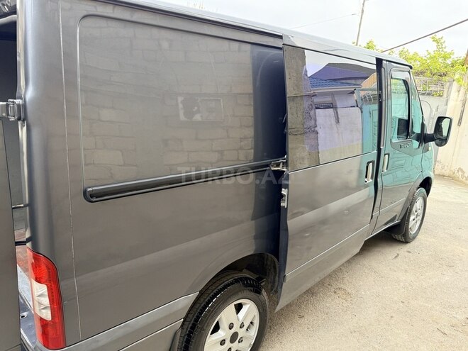 Ford Transit-8