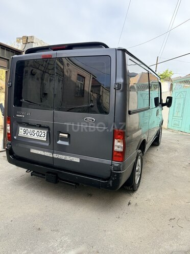 Ford Transit-6
