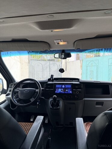 Ford Transit-10
