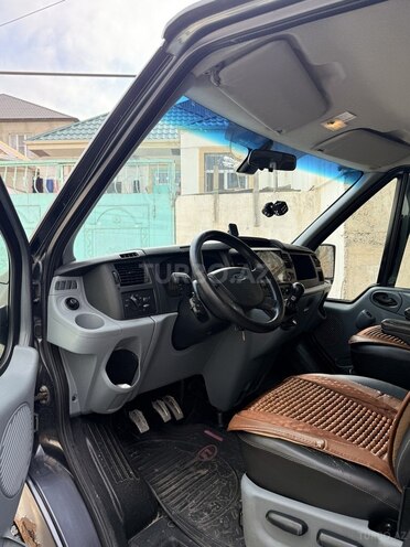 Ford Transit-14