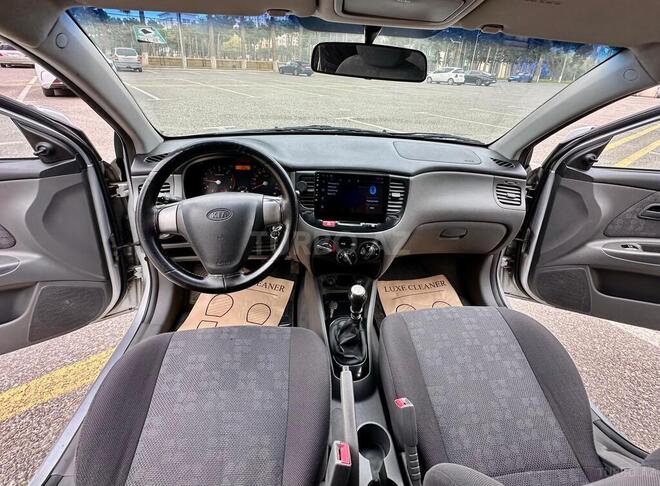 Kia Rio-13