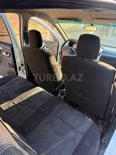 Renault Sandero-5