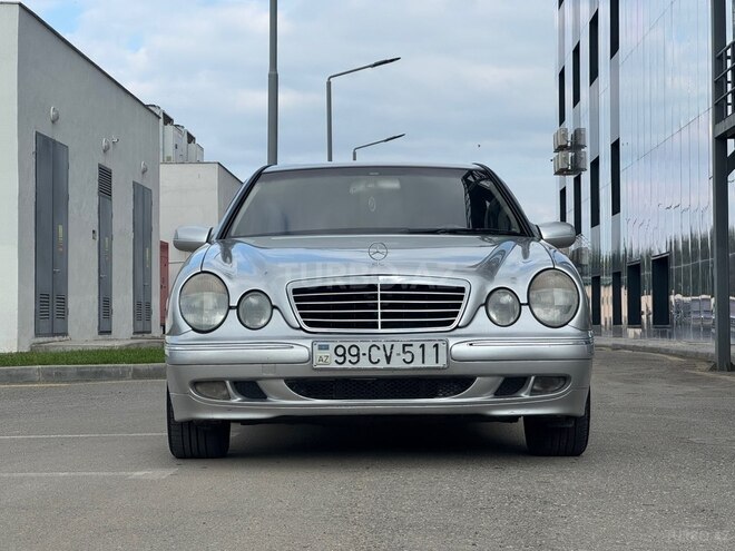 Mercedes E 220-1