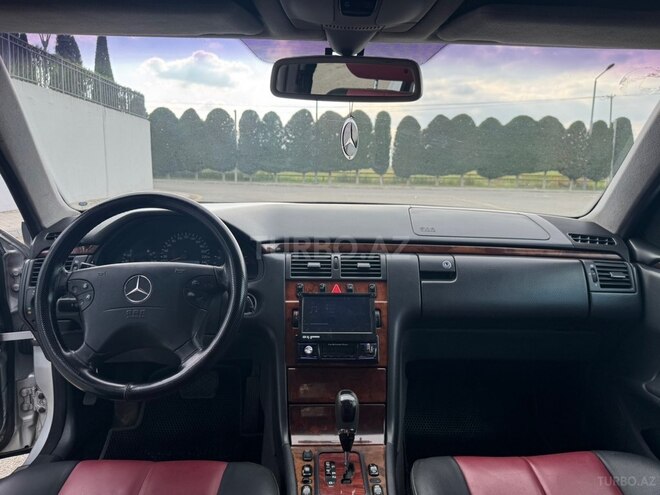Mercedes E 220-10