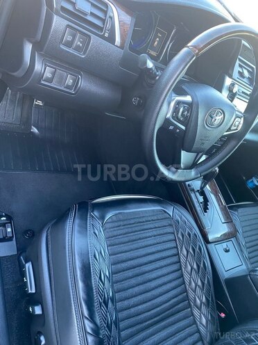 Toyota Camry-11