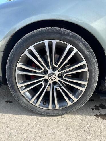Volkswagen Passat-8