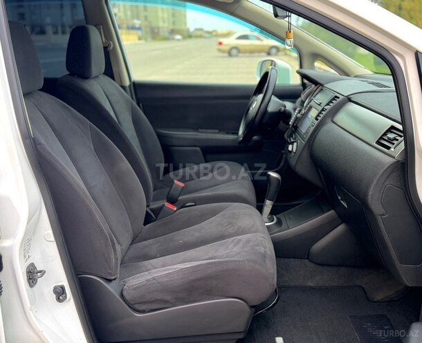 Nissan Tiida-15