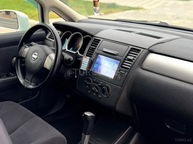 Nissan Tiida-14