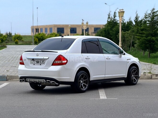 Nissan Tiida-6