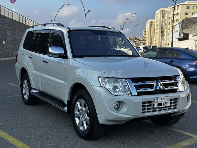 Mitsubishi Pajero-2