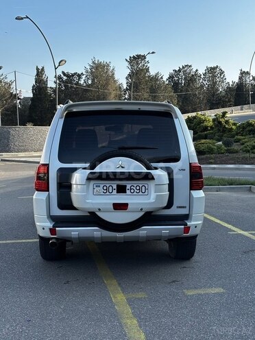 Mitsubishi Pajero-5