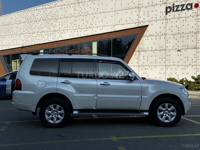Mitsubishi Pajero-7