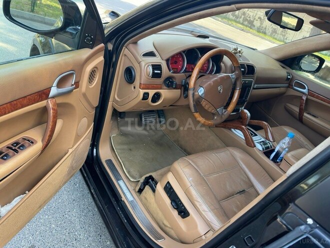 Porsche Cayenne S-12
