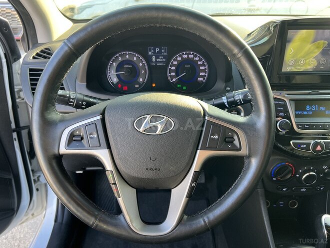 Hyundai Accent-7