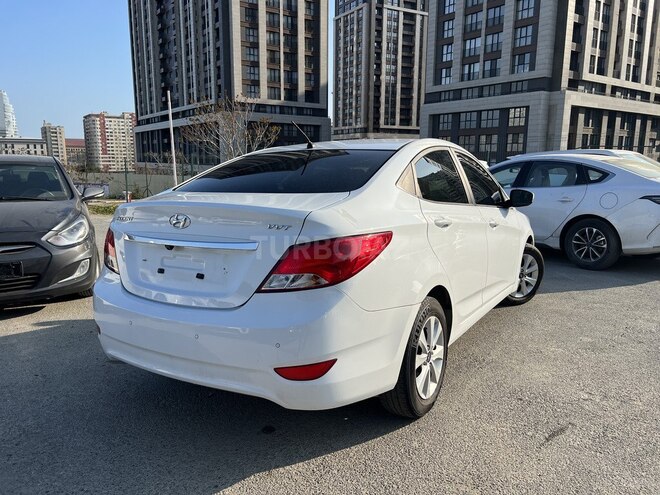 Hyundai Accent-2