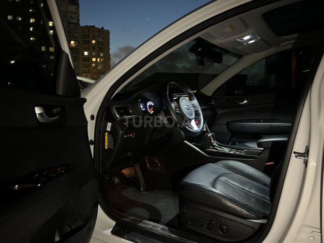 Kia K5-4