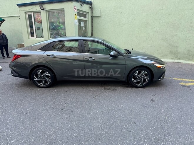 Hyundai Elantra-2