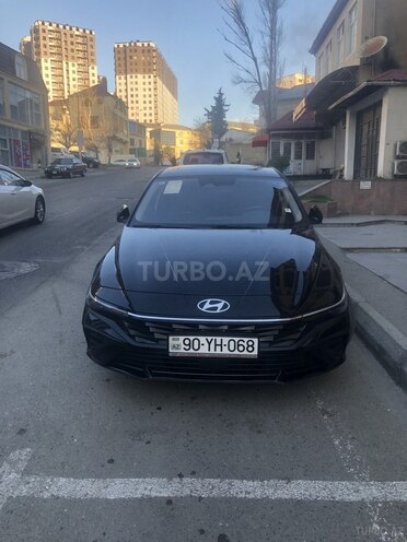 Hyundai Elantra-1