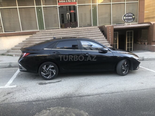 Hyundai Elantra-2