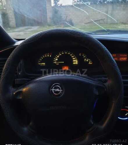 Opel Vectra-9