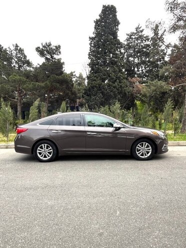 Hyundai Sonata-4