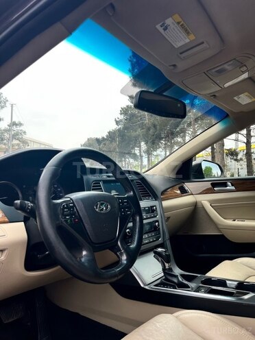 Hyundai Sonata-12