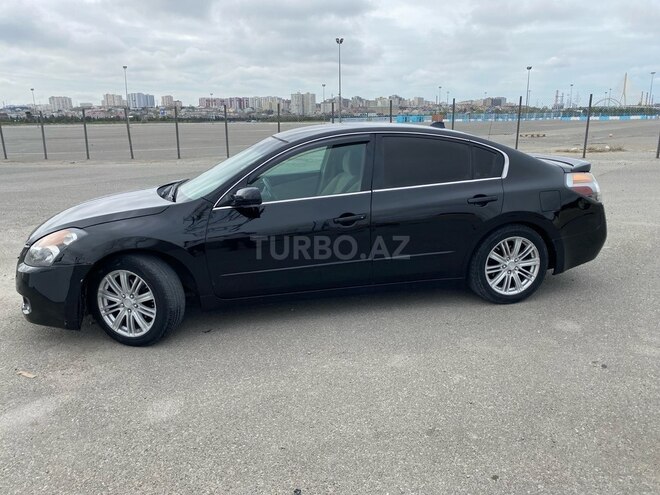 Nissan Altima-4