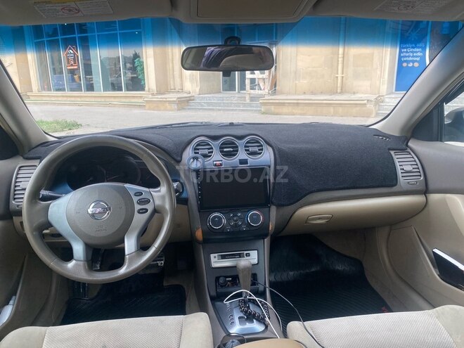 Nissan Altima-5
