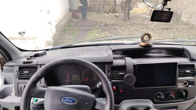 Ford Transit-11
