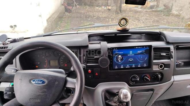 Ford Transit-10