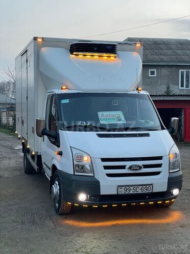Ford Transit-5