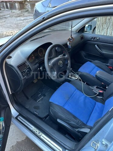 Volkswagen Golf-10