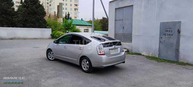 Toyota Prius-12